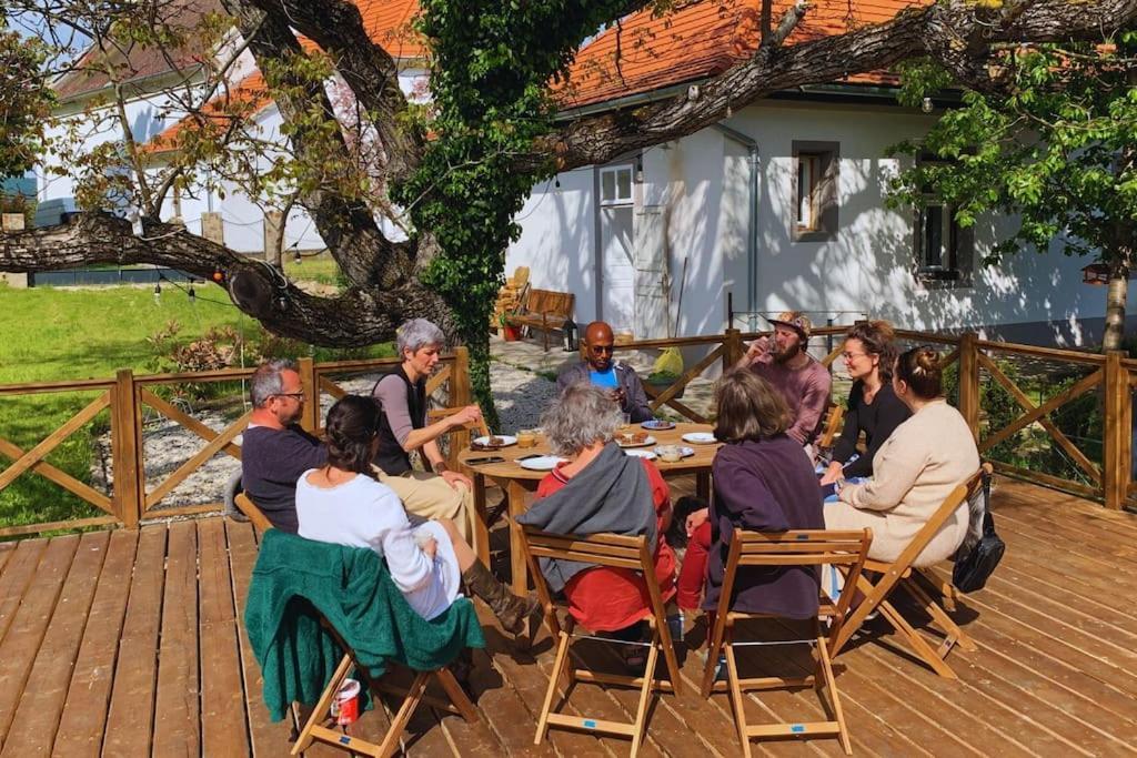 Parokia Apartman Es Coworking A Balaton Mellett Kaptalantoti Exterior photo