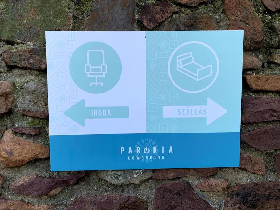 Parokia Apartman Es Coworking A Balaton Mellett Kaptalantoti Exterior photo