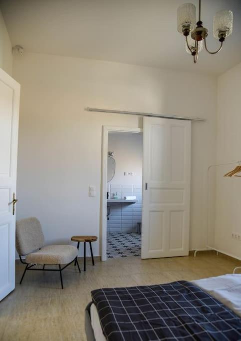Parokia Apartman Es Coworking A Balaton Mellett Kaptalantoti Exterior photo