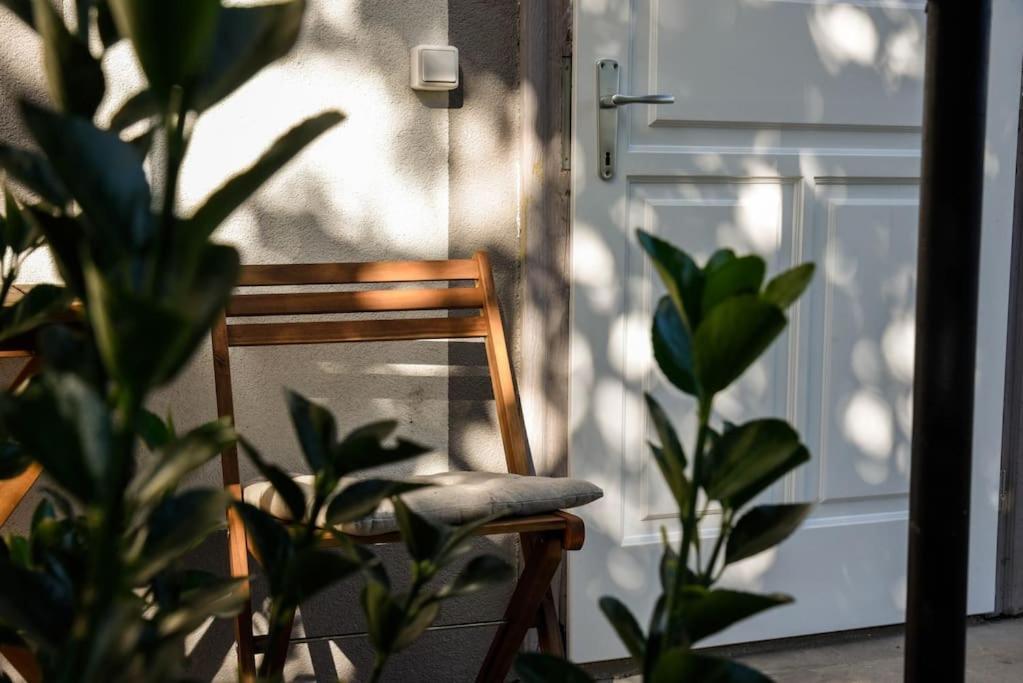 Parokia Apartman Es Coworking A Balaton Mellett Kaptalantoti Exterior photo