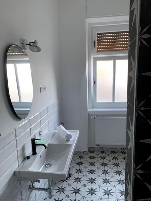 Parokia Apartman Es Coworking A Balaton Mellett Kaptalantoti Exterior photo